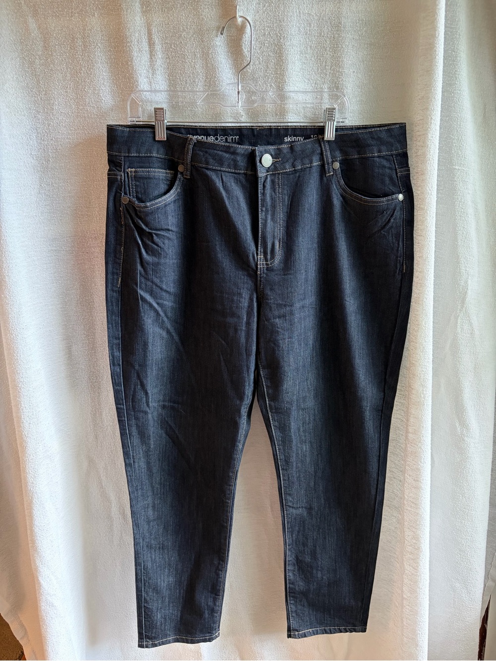 Avenue Women's Skinny Jeans in Dark Wash Black-Blue
